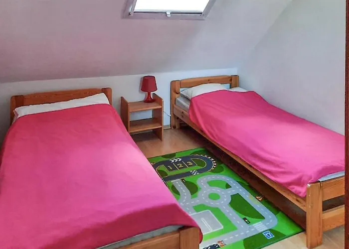 9 Bedroom Amazing In Klodno בית נופש