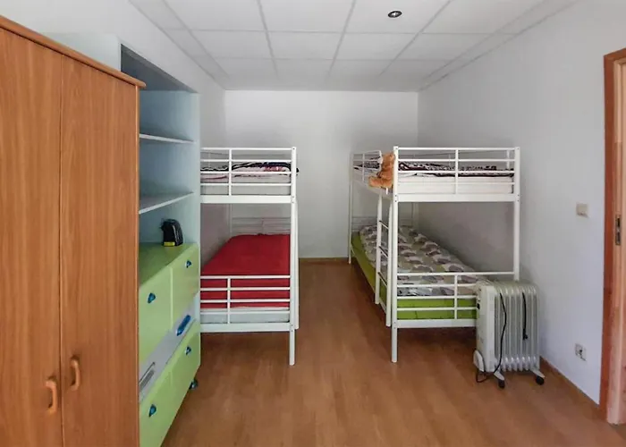 בית נופש 9 Bedroom Amazing In Klodno *